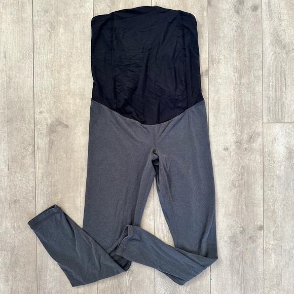 Isabel maternity athletic leggings 
Size xs - Picture 6 of 12